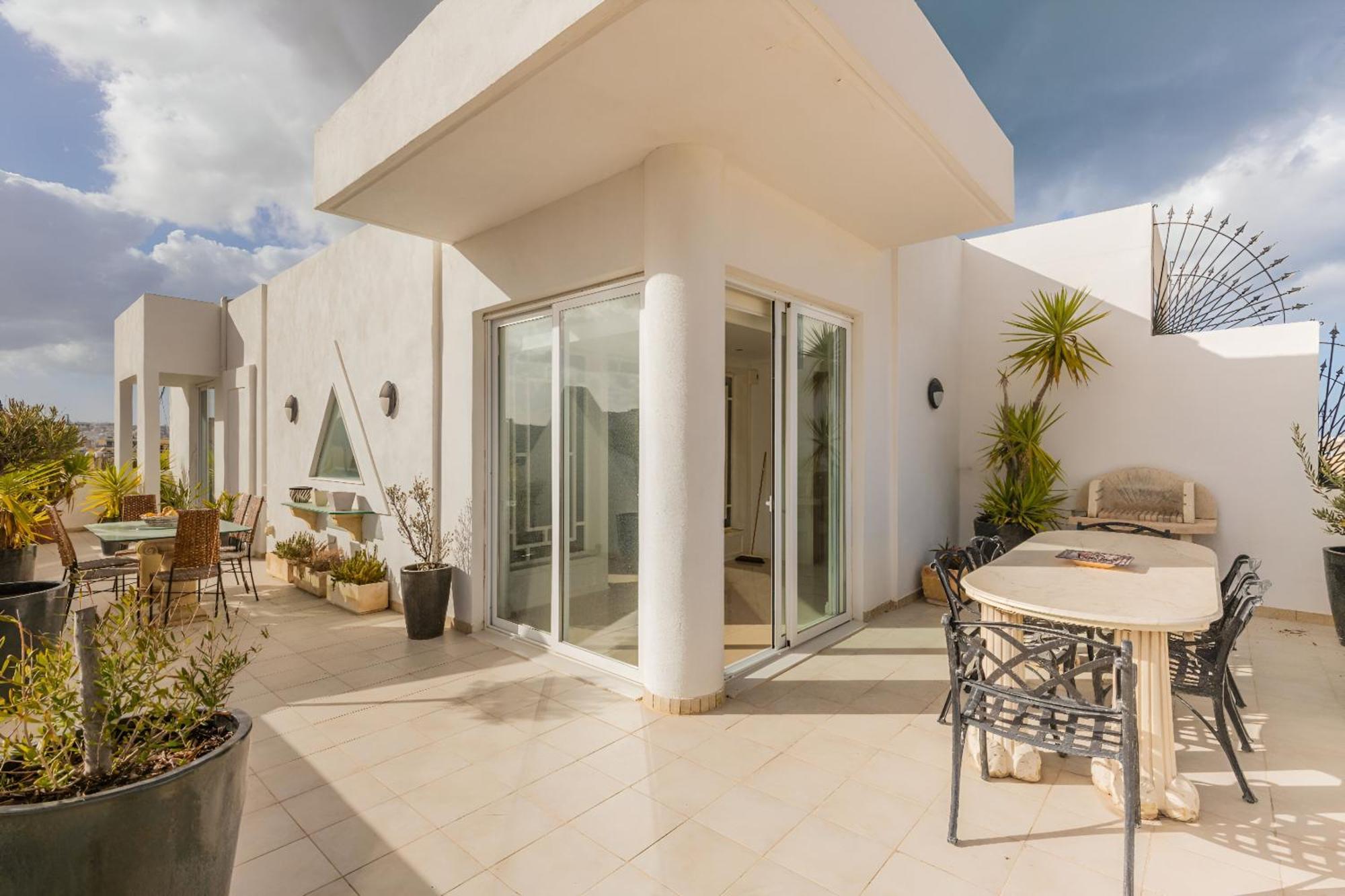 Stunning - Seaview Penthouse 3-Bed + Parking Leilighet Sliema Eksteriør bilde